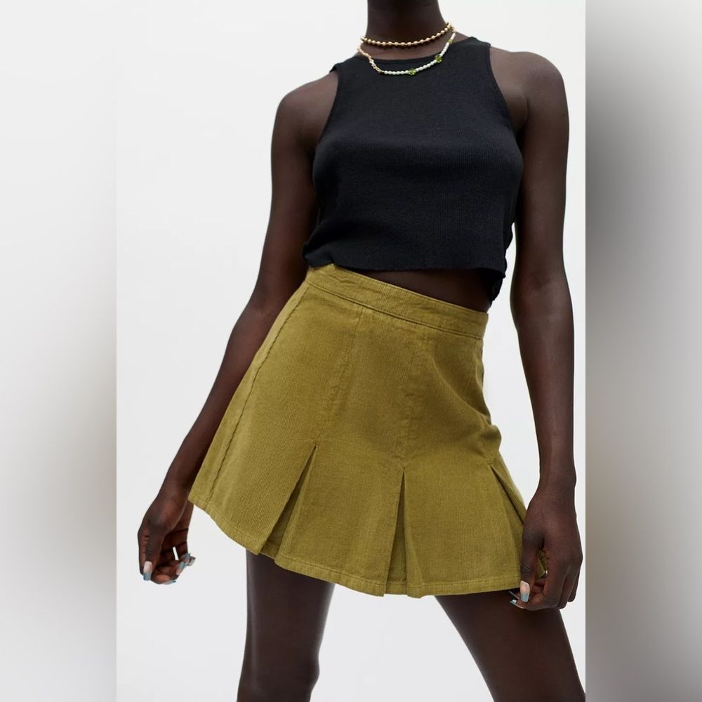 BDG Urban Outfitters Green Pleated Corduroy High Waisted Mini Skirt Size Medium